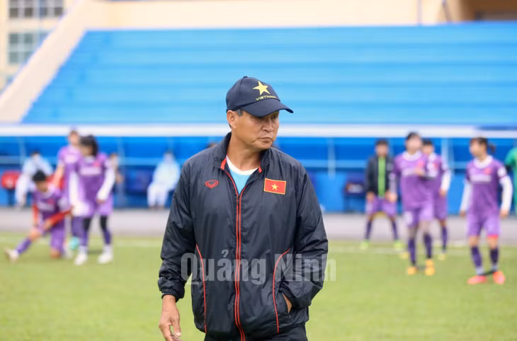 Thầy Chung cho biết: "Giai đoạn này Ban huấn luyện sẽ giảm khối lượng vận động cho các cầu thủ để họ có được thể trạng, tâm lý tốt nhất trước khi bước vào thi đấu chính thức.”