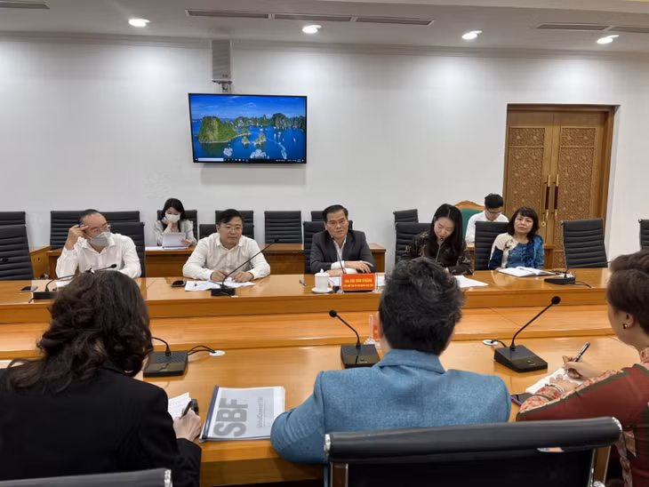 Đồng chí Bùi Văn Khắng, Phó Chủ tịch UBND tỉnh phát biểu tại buổi làm việc