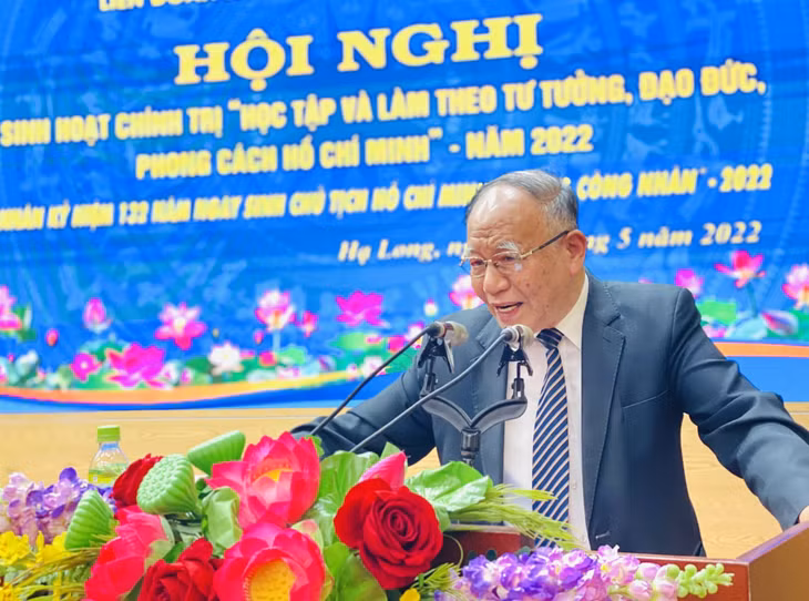 Giáo sư, Tiến sĩ Hoàng Chí Bảo ôn lại những kỷ niệm về Bác Hồ với CNLĐ vùng mỏ Quảng Ninh.