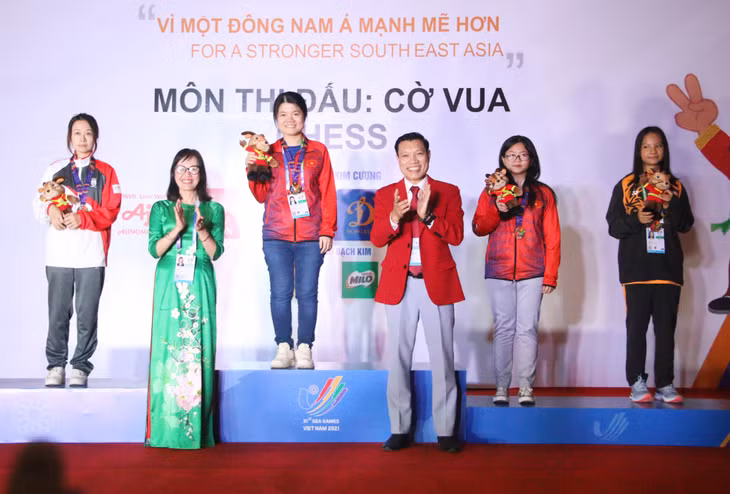 Kỳ thủ Phạm Lê Thảo Nguyên xuất sắc đoạt huy chương vàng nội dung cờ nhanh cá nhân.