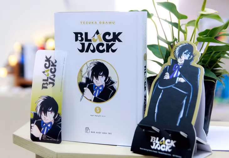 Truyện tranh Black Jack bìa cứng. Ảnh: NXB Trẻ.