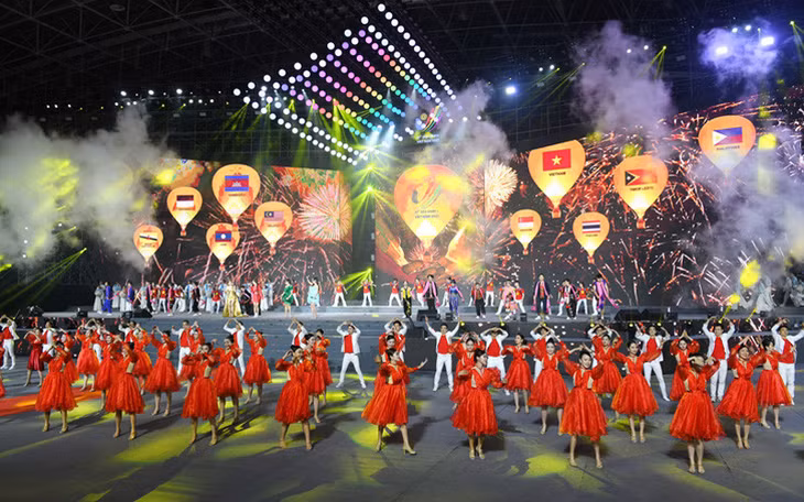 Màn trình diễn tại Lễ bế mạc SEA Games 31. (Ảnh: THÀNH ĐẠT)