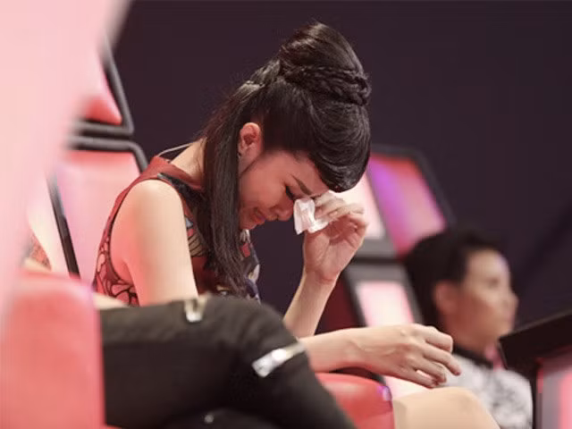 Đông Nhi từng được hàng nghìn fan ủng hộ, hát theo trong các đêm diễn. Fan còn tích cực quảng bá, cày view cho các sản phẩm mới của nữ ca sĩ. Ảnh: FBNV
