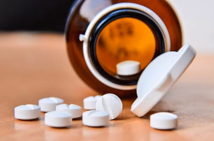 Tăng cân là một trong những tác dụng phụ phổ biến nhất của corticoid, ảnh hưởng đến 70% người dùng. Ảnh: Globallawexperts.
