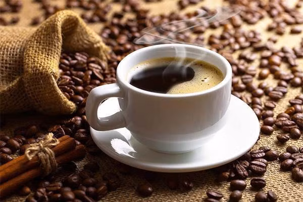 Sử dụng quá nhiều caffeine có thể gây mất ngủ.