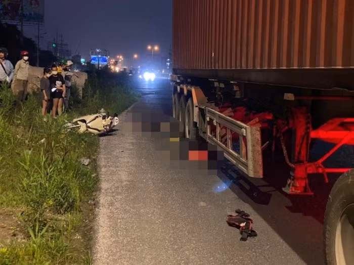 Mẹ và con gái nhỏ tử vong thương tâm sau va chạm với xe container trên QL5 1