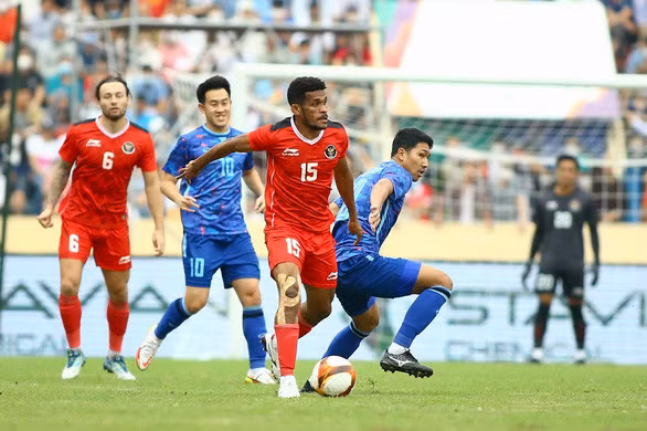 Hạ Indonesia ở trận bán kết có 4 thẻ đỏ và kéo dài 120 phút, U23 Thái Lan vào chung kết - Ảnh 1.