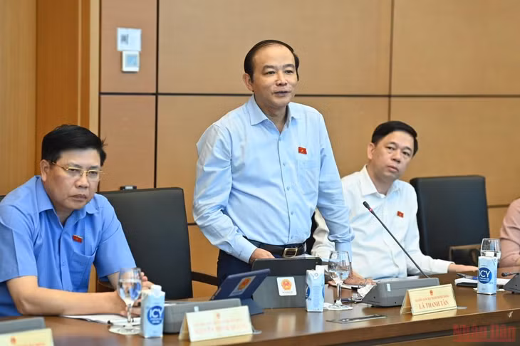 Đại biểu Lã Thanh Tân phát biểu tại thảo luận tổ chiều 26/5. (Ảnh: LINH NGUYÊN)