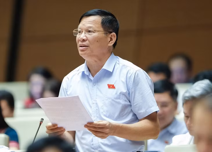 Đại biểu Trần Văn Tiến (Vĩnh Phúc) góp ý cho dự thảo Luật Điện ảnh (sửa đổi). (Ảnh: quochoi.vn)