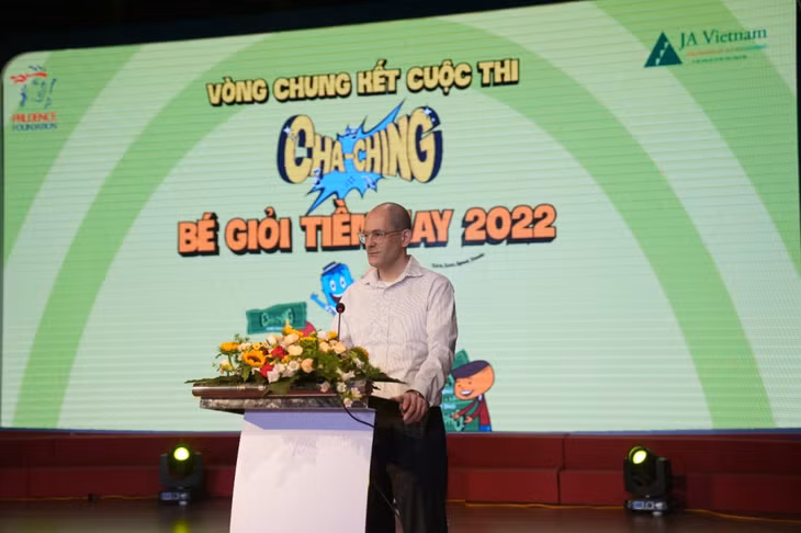 Ông Matthew Hunt, Phó Tổng giám đốc Tài chính Prudential Việt Nam, phát biểu tại sự kiện.