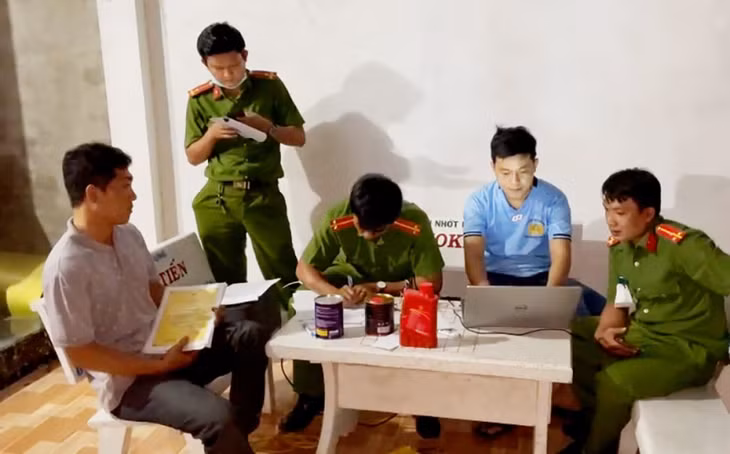 Tổ công tác làm việc với ông Đẳng.