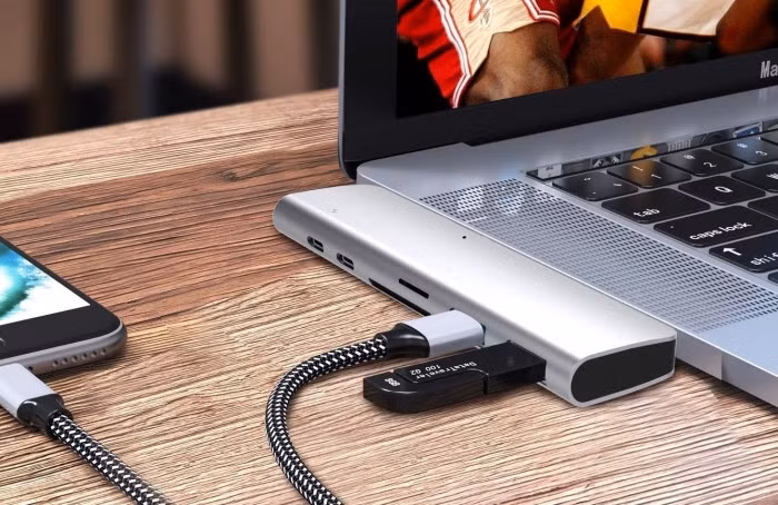 Hướng dẫn kết nối USB vào máy tính MacOS ảnh 1 accessoires-macbook-hub-usb-c