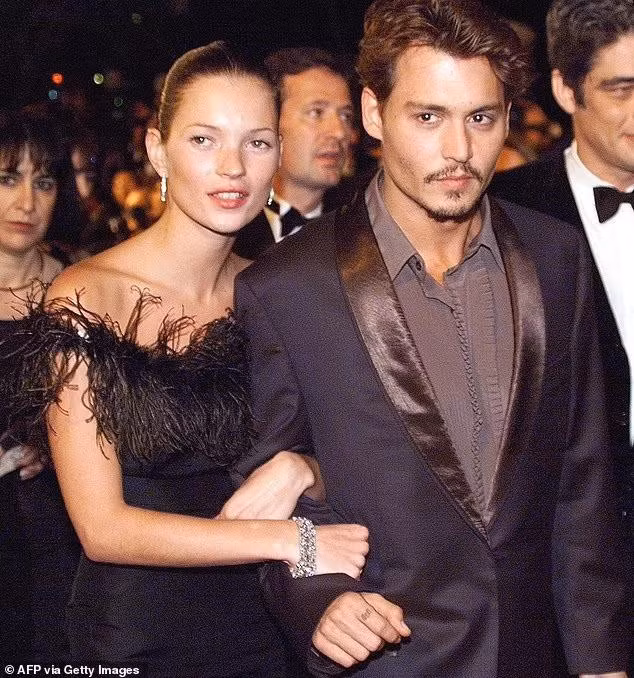 Johnny Depp và Kate Moss thuở còn mặn nồng.