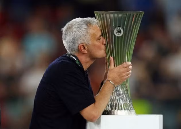Vô địch Europa Conference Cup cùng Roma là một trong những cách tạo nên 'đội bóng chiến thắng' theo lời chia sẻ của Mourinho.
