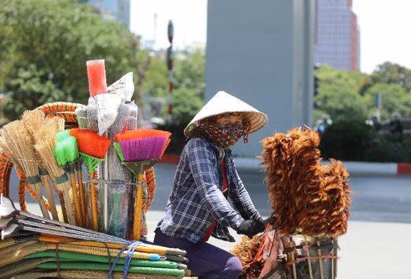 Trước khi đón mưa dông từ đêm nay, đồng bằng Bắc Bộ có nắng nóng. Trong khi Thanh Hóa - Phú Yên, nắng nóng kéo dài hết ngày mai. Ảnh: Như Ý.
