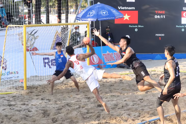 ...với những pha nhào lộn trên không ghi điểm tuyệt đối.