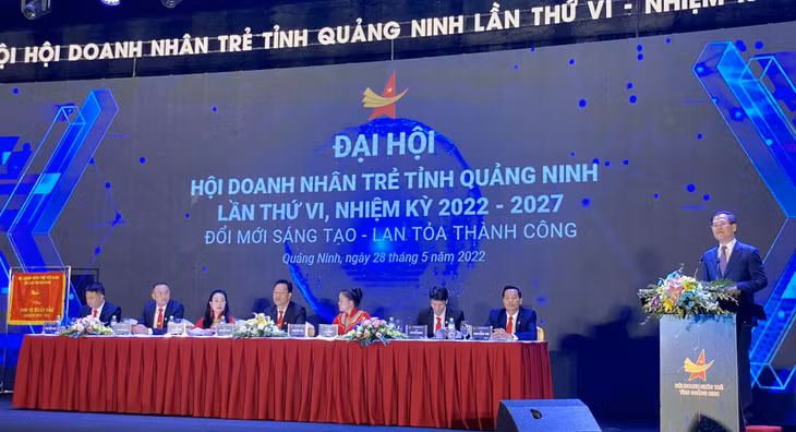 Đồng chí Bùi Văn Khắng, Phó Chủ tịch UBND tỉnh phát biểu tại đại hội.