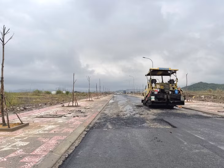 Dự án Hà Khánh B mở rộng tại TP Hạ Long đang hoàn thiện hạ tầng. Ảnh: Nguyễn Huế