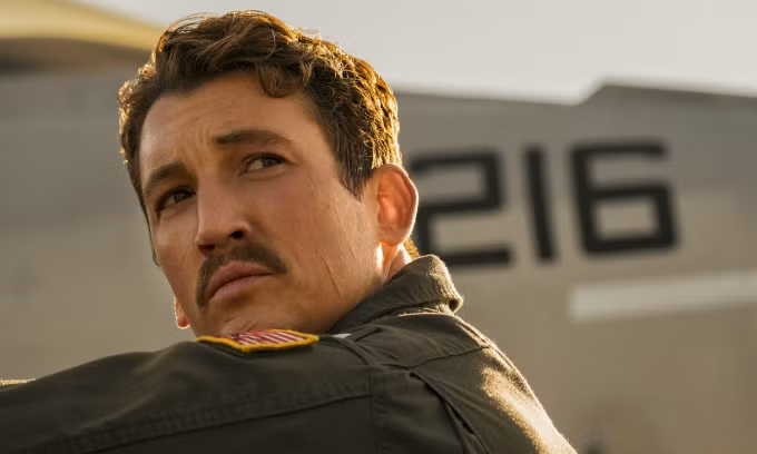 Miles Teller trong vai Rooster. Ảnh: Paramount