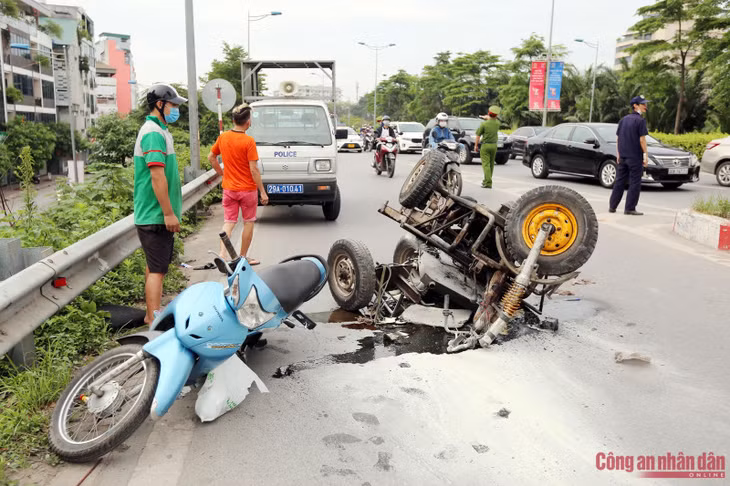 Hiện trường vụ tai nạn giao thông do xe ba gác gây ra.