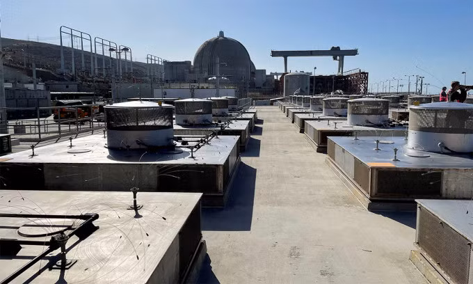 Bãi chứa nhiên liệu đã qua sử dụng tại nhà máy điện hạt nhân San Onofre gần San Clemente, bang California, Mỹ tháng 4/2022. Ảnh: Reuters