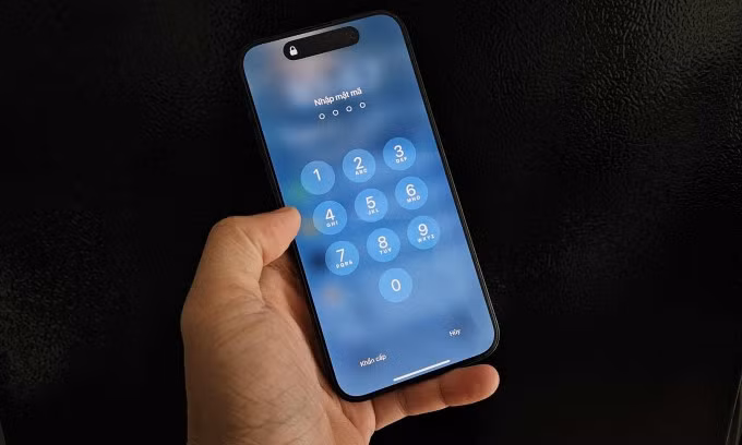 Giao diện nhập mật khẩu trên một mẫu iPhone. Ảnh: Lưu Quý