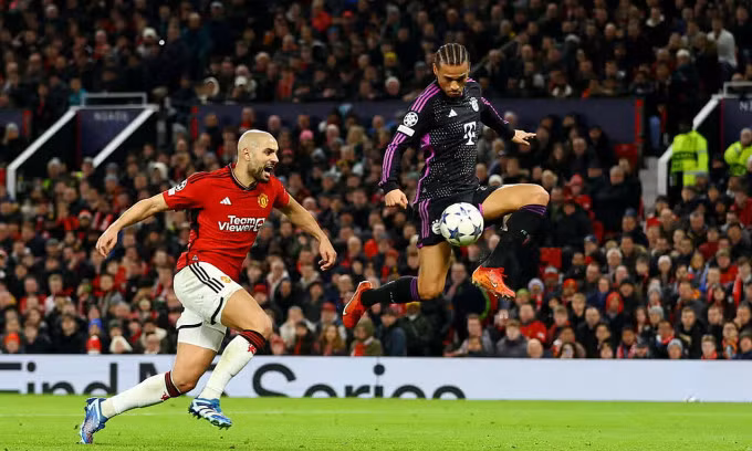 Man Utd (áo đỏ) trong trận gặp Bayern trên sân Old Trafford. Ảnh: Reuters