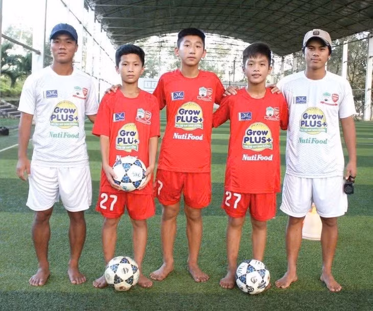 Quốc Cường (27), Nhật Minh (7) và Quốc Việt (27) khi còn khoác áo Học viện Hoàng Anh Gia Lai JMG - Ảnh: HAGL FC