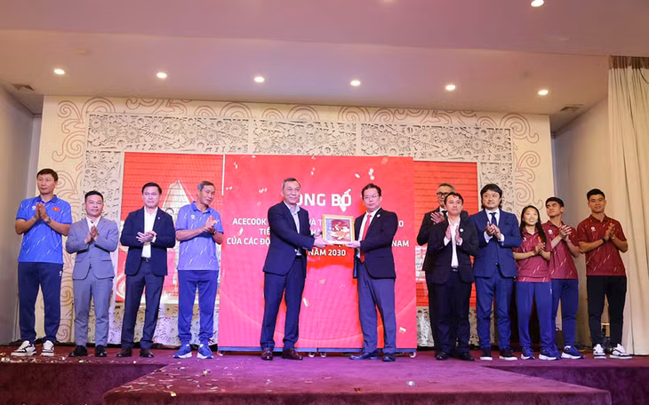 Công ty Cổ phần Acecook Việt Nam tiếp tục đồng hành cùng Liên đoàn bóng đá Việt Nam đến năm 2030. Ảnh: Thanh Vũ