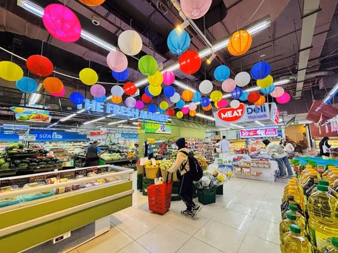 Doanh nghiệp bán lẻ trên cả nước cũng bắt đầu bước vào giai đoạn cao điểm, tung các chương trình khuyến mại, ưu đãi để kích thích sức mua. Ảnh: Thạch Lam