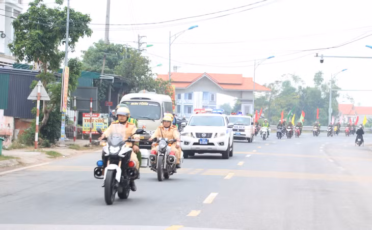 Ngay sau lễ phát động, các lực lượng tổ chức diễu hành, tuyên truyền lưu động về bảo đảm an ninh trật tự, phòng chống tội phạm, phòng cháy chữa cháy và chấp hành pháp luật trong dịp lễ, Tết.