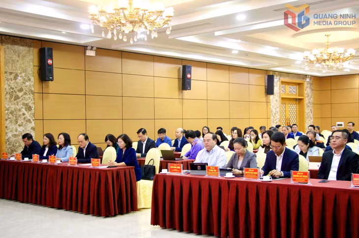 Các đại biểu tham dự hội nghị.