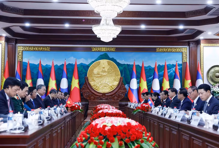 Tổng Bí thư Tô Lâm hội đàm với Tổng Bí thư, Chủ tịch nước Lào Thongloun Sisoulith. (Ảnh: Thống Nhất/TTXVN)