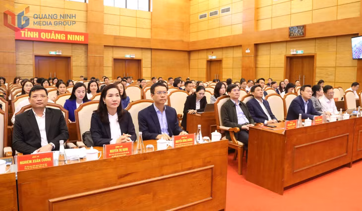 Các đại biểu tham dự hội nghị.