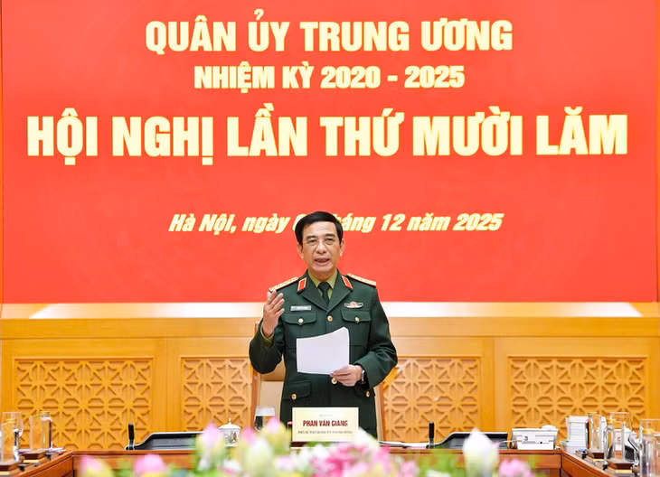 Đại tướng Phan Văn Giang, Ủy viên Bộ Chính trị, Phó Bí thư Quân ủy Trung ương, Bộ trưởng Quốc phòng chủ trì hội nghị phiên làm việc buổi chiều.