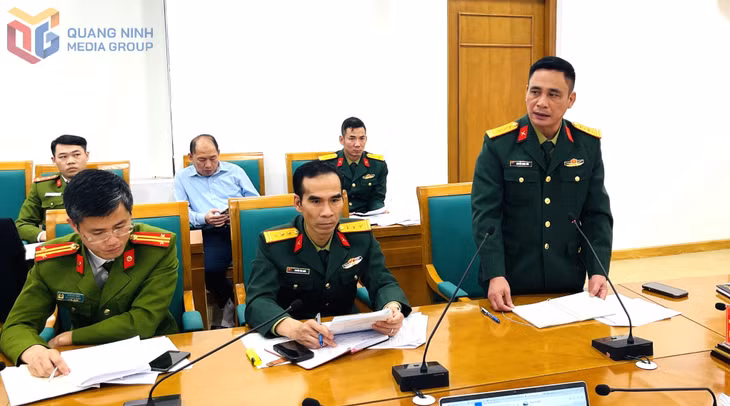 Đại tá Nguyễn Ngọc Sơn, Phó Chỉ huy trưởng Bộ CHQS tỉnh tham gia ý kiến vào dự thảo Kế hoạch.