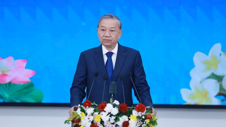 Tổng Bí thư Tô Lâm phát biểu chính sách tại Học viện Chính trị-Hành chính Quốc gia Lào, chiều 1/12/2025. (Ảnh: Thống Nhất/TTXVN)