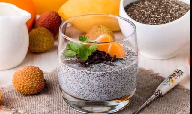 Ăn hạt chia vào bữa sáng rất tốt để giảm cân vì chúng giúp tạo cảm giác no lâu, hạn chế nạp thêm calo vào cơ thể trong ngày.