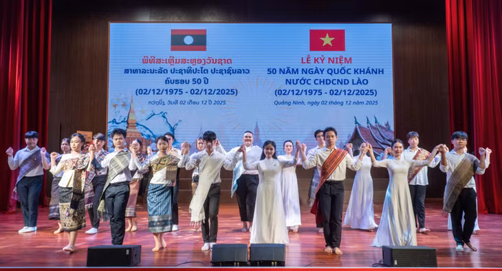 Chương trình văn nghệ chào mừng.