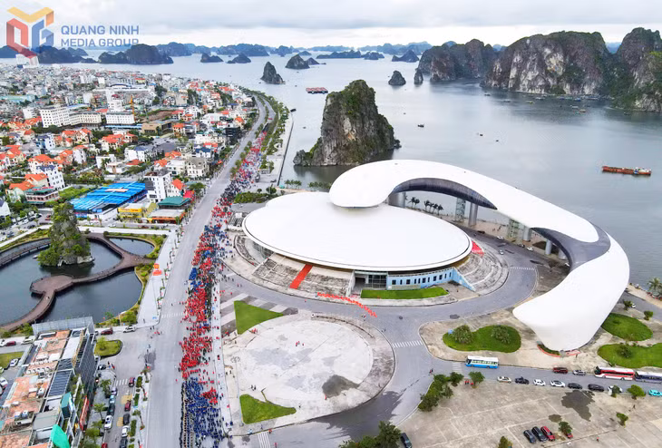 Quảng Ninh có hạ tầng văn hóa - thể thao thuận lợi, cảnh quan thiên nhiên hài hòa, là nguồn tài nguyên tốt cho các sự kiện thể thao thu hút VĐV, du khách bốn phương.