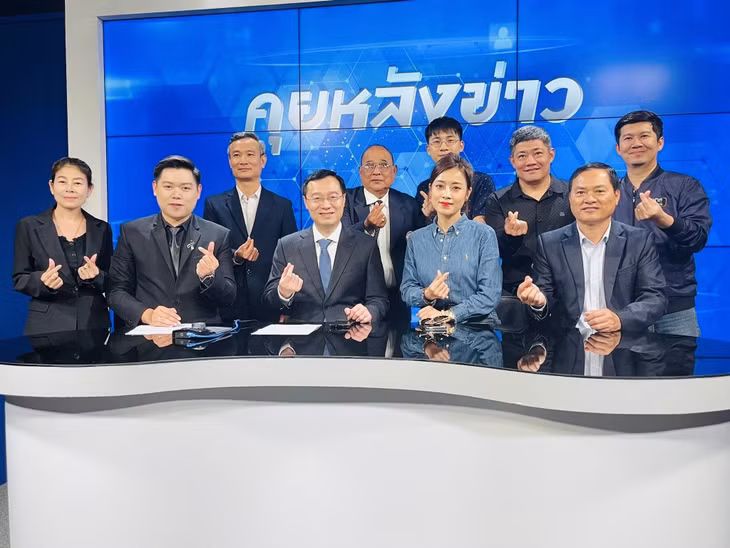 Đoàn công tác trải nghiệm phim trường của Đài Phát thanh - Truyền hình Quốc gia Thái Lan tại Kanchanaburi.