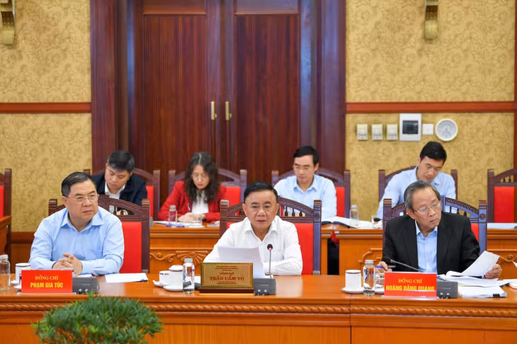 Thường trực Ban Bí thư nghe các đơn vị, cơ quan báo cáo tình hình thực hiện các nhiệm vụ . (Ảnh: THẾ ĐẠI)