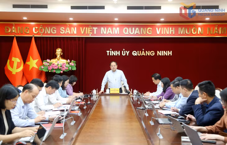Đồng chí Bí thư Tỉnh ủy, Trưởng Đoàn ĐBQH tỉnh làm việc với Cơ quan Ủy ban Kiểm tra Tỉnh ủy.