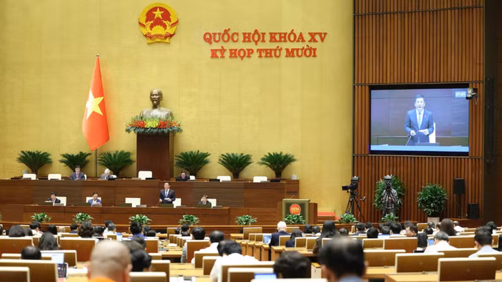 Quang cảnh phiên họp toàn thể ở hội trường chiều 8/12. (Ảnh: DUY LINH)