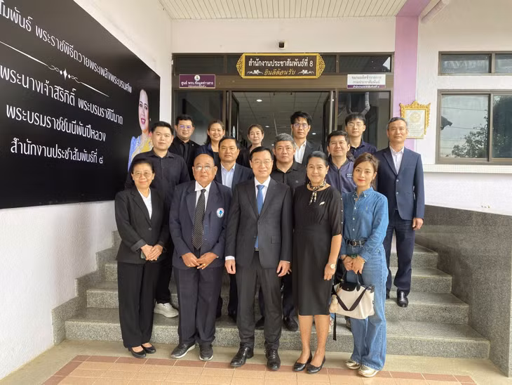 Đoàn công tác Hội Nhà báo Quảng Ninh cùng các đồng nghiệp Hội Nhà báo địa phương tỉnh Kanchanaburi, Thái Lan.