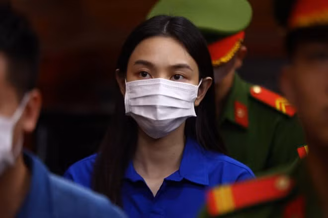 Hoa hậu Thùy Tiên tại phiên tòa. Ảnh: Anh Tú.
