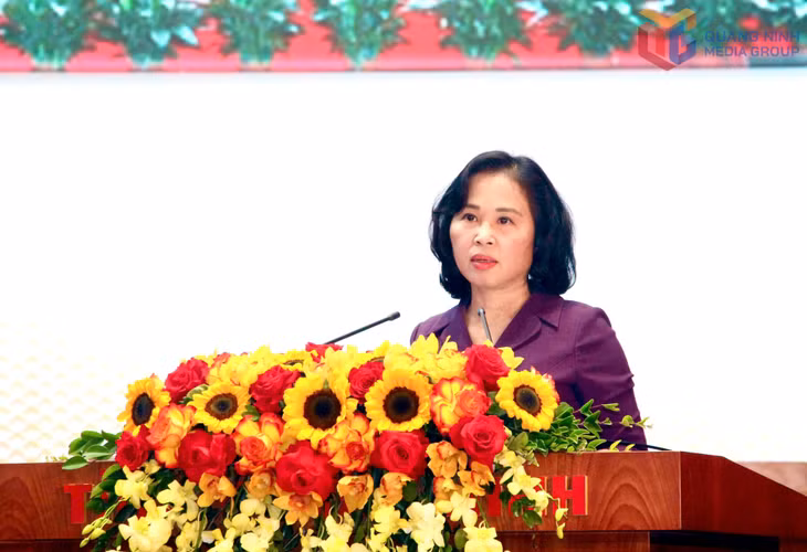 Đồng chí Trịnh Thị Minh Thanh, Phó Bí thư Thường trực Tỉnh ủy, Chủ tịch HĐND tỉnh, quán triệt Nghị quyết số 05-NQ/TU ngày 9/12/2025 của Ban Chấp hành Đảng bộ tỉnh.