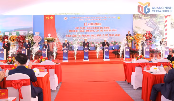 Nghi thức bấm nút khởi công dự án mỏ Đồng Vông