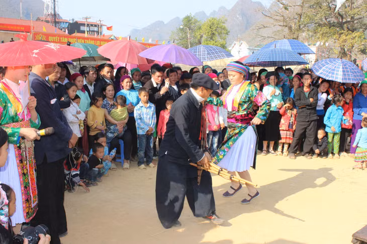 Đồng bào dân tộc thiểu số sinh sống trên các xã vùng Cao nguyên đá Đồng Văn còn gìn giữ nhiều nét văn hóa đặc sắc.