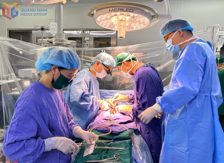 Phẫu thuật thay van tim cho bệnh nhân tại Bệnh viện Đa khoa tỉnh.
